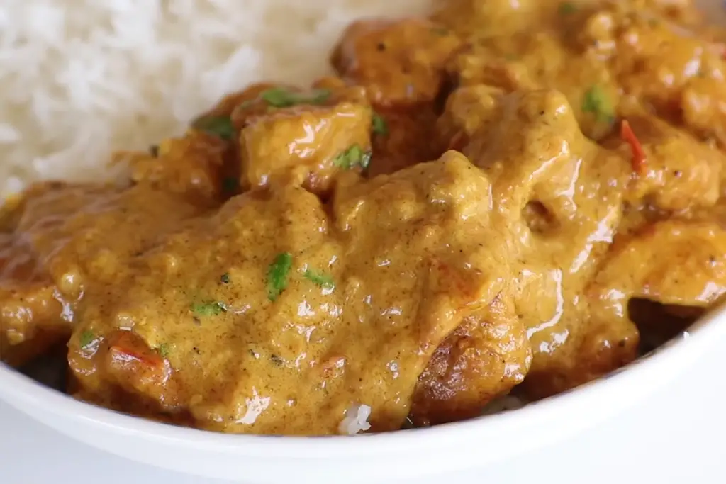 What is the difference between curry chicken and chicken curry?